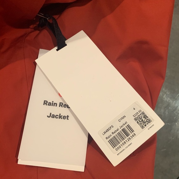 NWT Lululemon rain rebel jacket - Picture 7 of 7